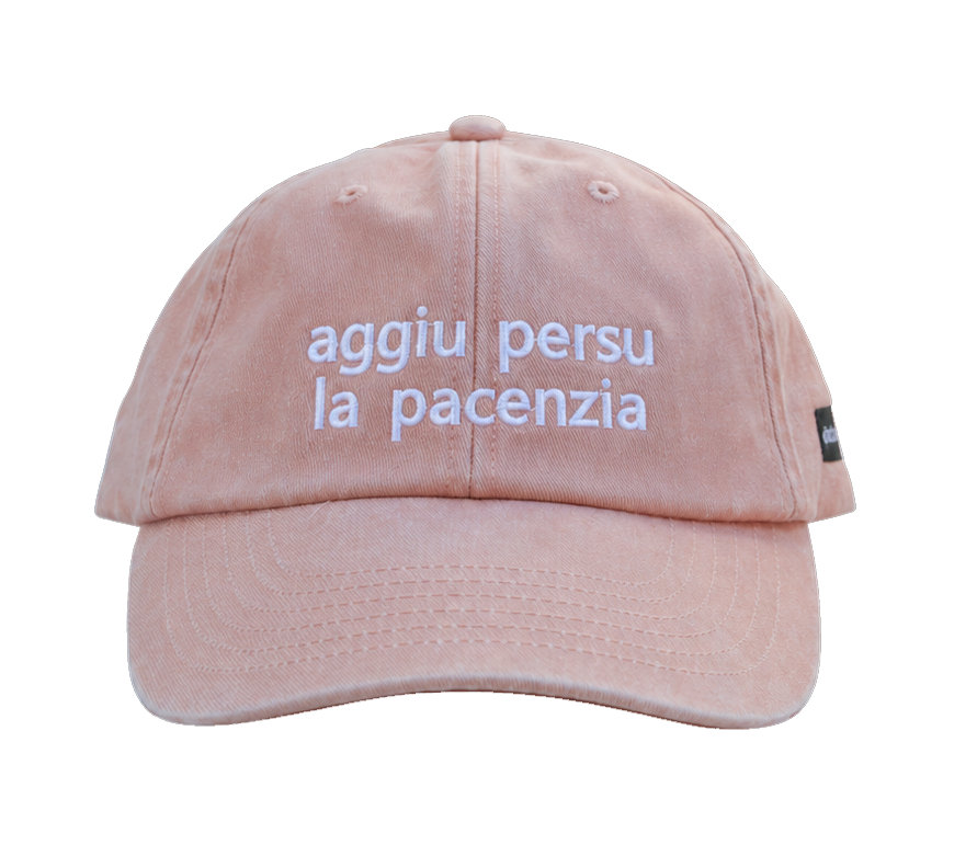 Cappello pesca Offmode con la frase salentina "aggiu persu la pacenzia" ricamata