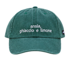 Cappello verde Offmode con la frase "ansia, ghiaccio e limone" ricamata
