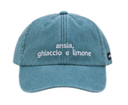 Cappello salvia Offmode con la frase "ansia, ghiaccio e limone" ricamata