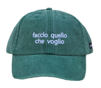 Cappello verde Offmode con la frase "faccio quello che voglio" ricamata