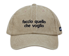 Cappello beige Offmode con la frase "faccio quello che voglio" ricamata