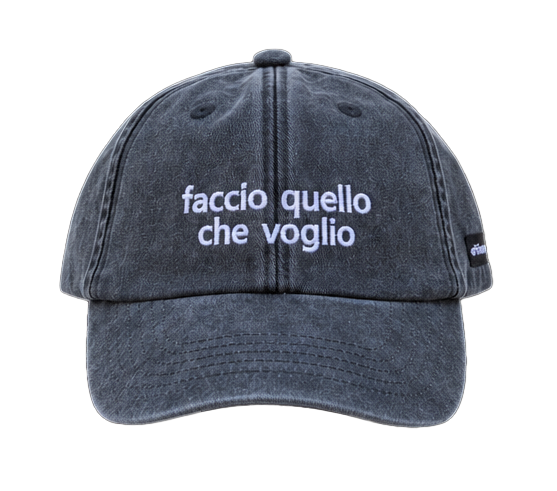 Cappello nero Offmode con la frase "faccio quello che voglio" ricamata