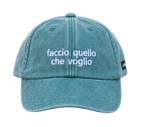 Cappello salvia Offmode con la frase "faccio quello che voglio" ricamata