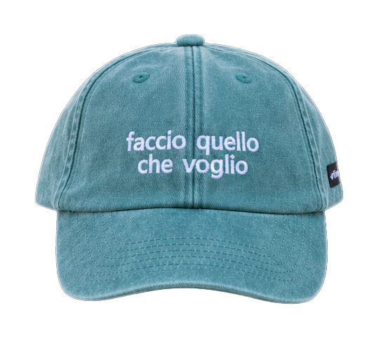 Cappello salvia Offmode con la frase "faccio quello che voglio" ricamata