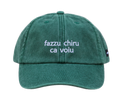 Cappello verde Offmode con la frase salentina "fazzu chiru ca voiu" ricamata