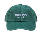 Cappello verde Offmode con la frase salentina "fazzu chiru ca voiu" ricamata