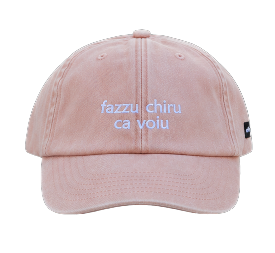 Cappello pesca Offmode con la frase salentina "fazzu chiru ca voiu" ricamata
