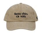 Cappello beige Offmode con la frase salentina "fazzu chiru ca voiu" ricamata