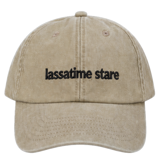 Cappello beige Offmode con la frase salentina "lassatime stare" ricamata