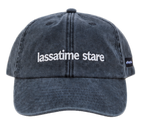 Cappello nero Offmode con la frase salentina "lassatime stare" ricamata