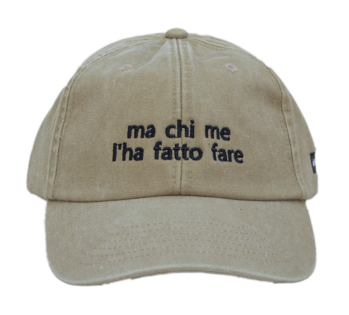 Cappello beige Offmode con la frase "ma chi me l'ha fatto fare" ricamata
