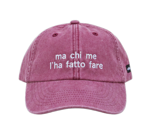 Cappello bordeaux Offmode con la frase "ma chi me l'ha fatto fare" ricamata