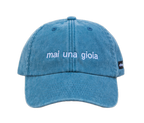 Cappello azzurro Offmode con la frase "mai una gioia" ricamata