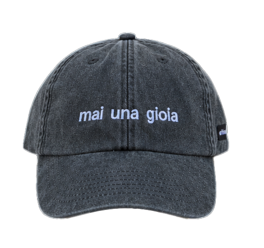 Cappello nero Offmode con la frase "mai una gioia" ricamata