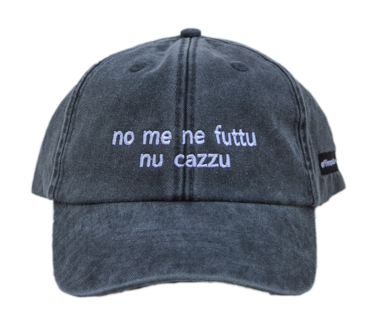 Cappello nero Offmode con la frase salentina "no me ne futtu nu cazzu" ricamata