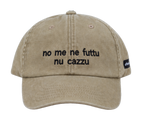 Cappello beige Offmode con la frase salentina "no me ne futtu nu cazzu" ricamata