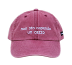 Cappello bordeaux Offmode con la frase "non sto capendo un cazzo" ricamata