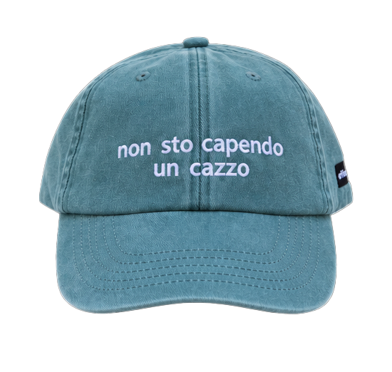 Cappello salvia Offmode con la frase "non sto capendo un cazzo" ricamata