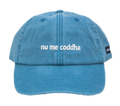 Cappello azzurro Offmode con la frase salentina "nu me coddha" ricamata
