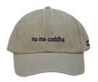 Cappello beige Offmode con la frase salentina "nu me coddha" ricamata