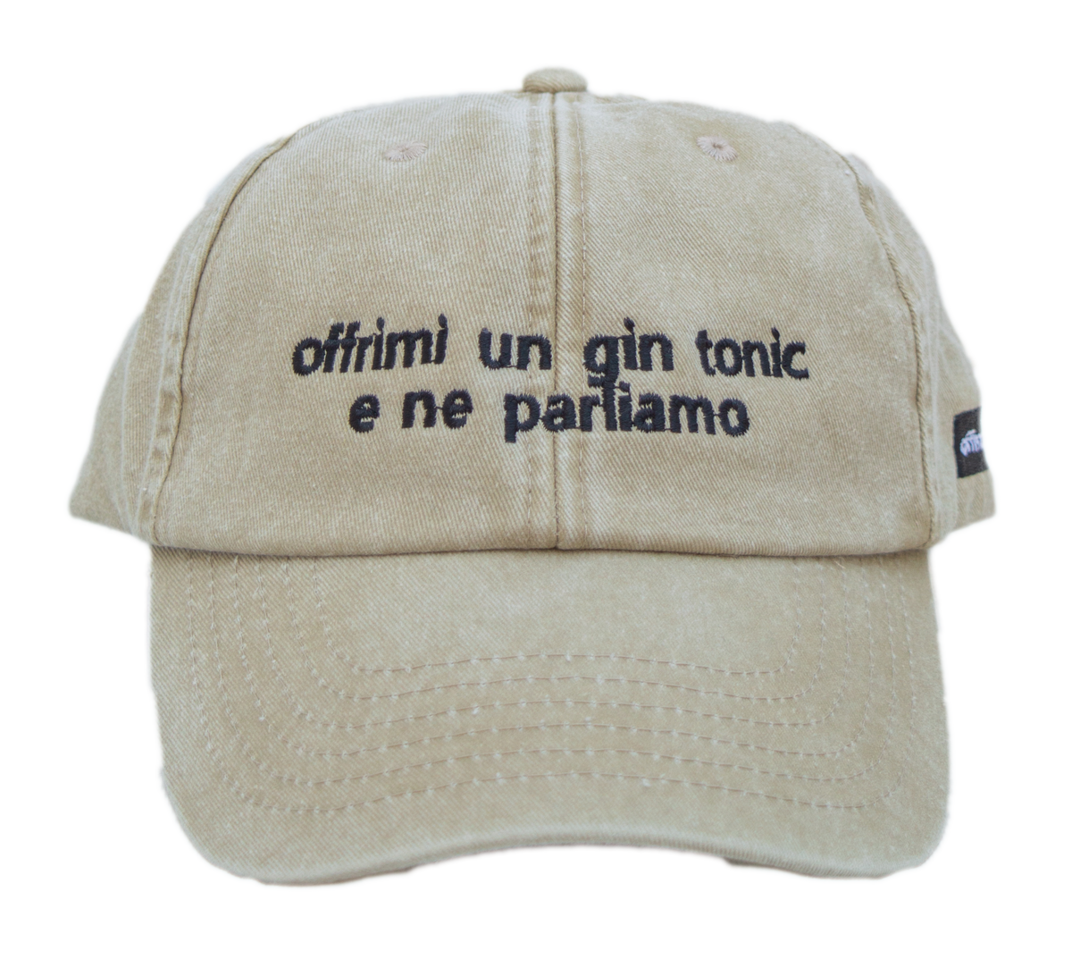 Cappello beige Offmode con la frase "offrimi un gin tonic e ne parliamo" ricamata