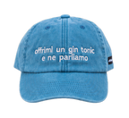 Cappello azzurro Offmode con la frase "offrimi un gin tonic e ne parliamo" ricamata