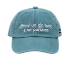 Cappello salvia Offmode con la frase "offrimi un gin tonic e ne parliamo" ricamata