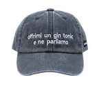 Cappello nero Offmode con la frase "offrimi un gin tonic e ne parliamo" ricamata