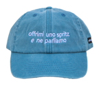 Cappello azzurro Offmode con la frase "offrimi uno spritz e ne parliamo" ricamata