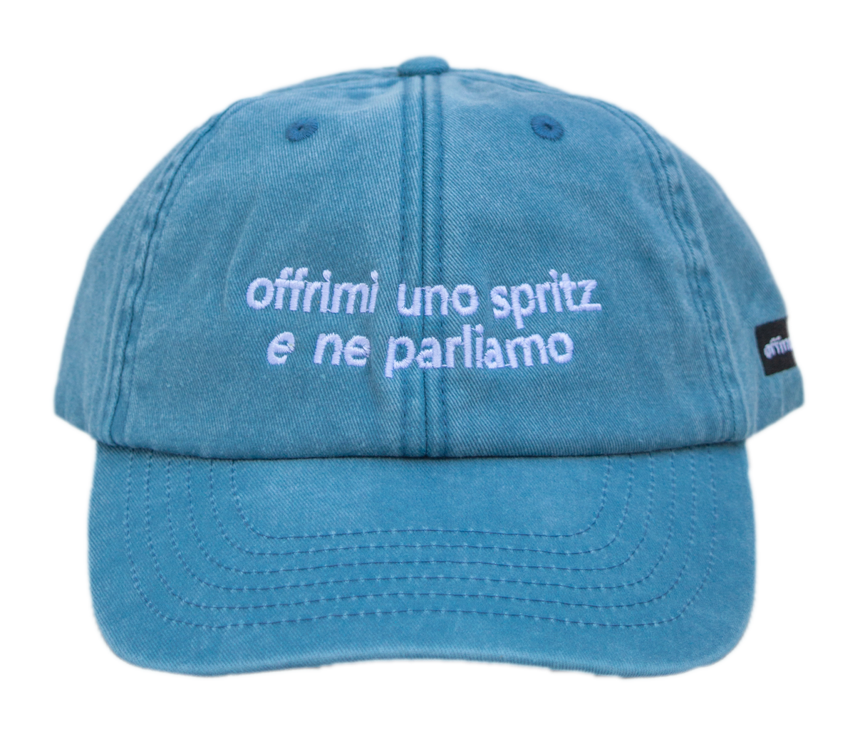 Cappello azzurro Offmode con la frase "offrimi uno spritz e ne parliamo" ricamata