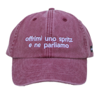 Cappello bordeaux Offmode con la frase "offrimi uno spritz e ne parliamo" ricamata