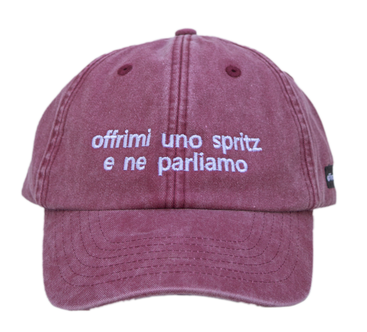 Cappello bordeaux Offmode con la frase "offrimi uno spritz e ne parliamo" ricamata