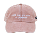 Cappello pesca Offmode con la frase "reggo più gin tonic che persone" ricamata