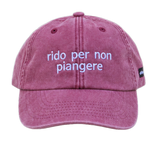 Cappello bordeaux Offmode con la frase "rido per non piangere" ricamata