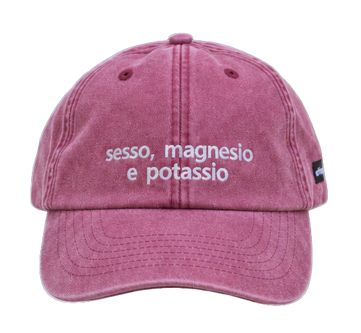 Cappello bordeaux Offmode con la frase "sesso, magnesio e potassio" ricamata