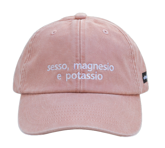 Cappello pesca Offmode con la frase "sesso, magnesio e potassio" ricamata