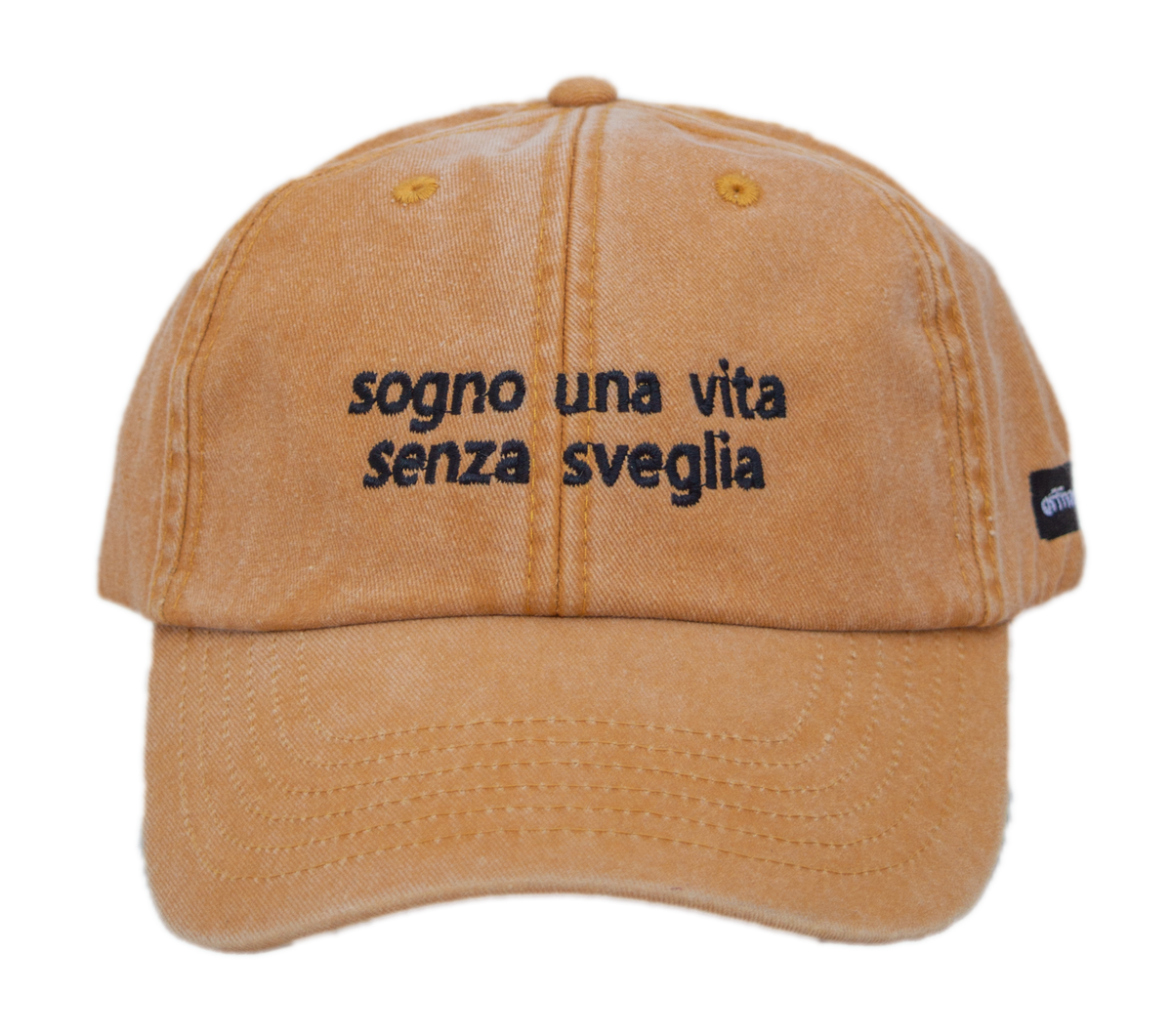 Cappello senape Offmode con la frase "sogno una vita senza sveglia" ricamata