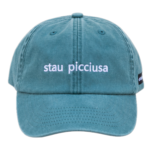 Cappello salvia Offmode con la frase salentina "stau picciusa" ricamata