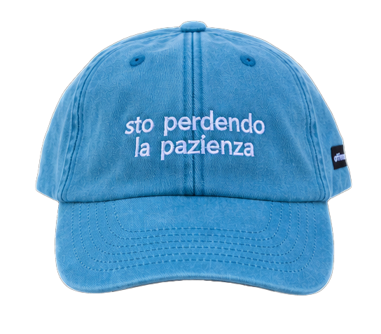 Cappello azzurro Offmode con la frase "sto perdendo la pazienza" ricamata
