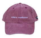 Cappello bordeaux Offmode con la frase "volano madonne" ricamata