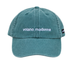 Cappello salvia Offmode con la frase "volano madonne" ricamata